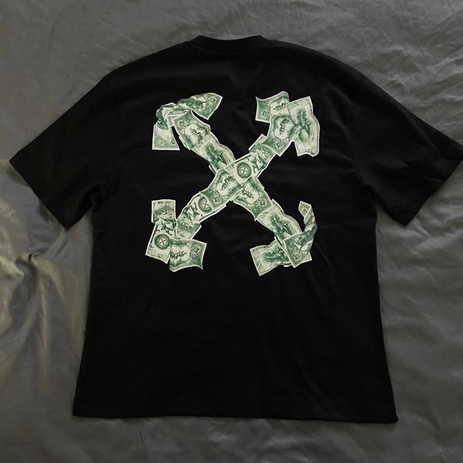 Off-White Men's Black Tshirt
