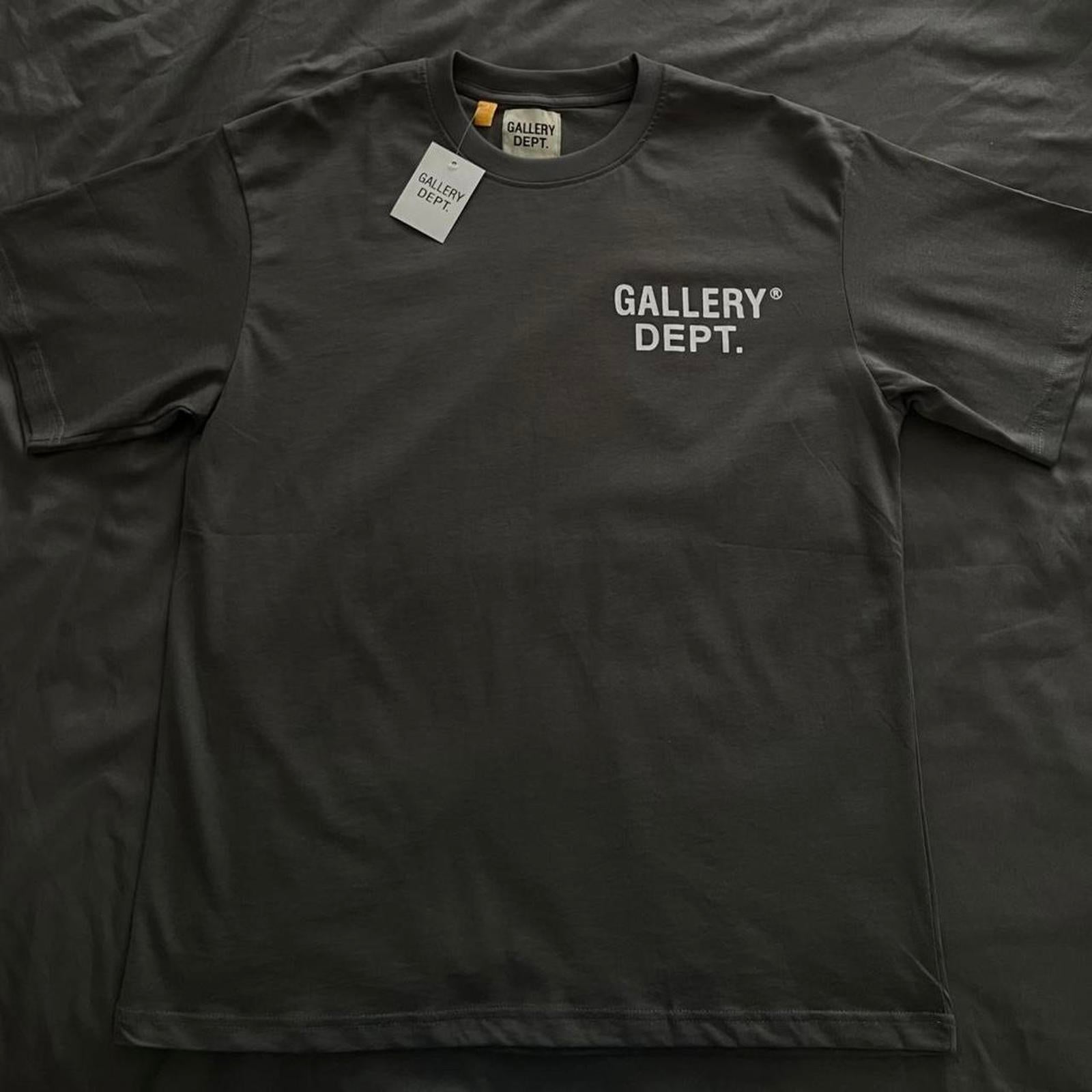 Gallery Dept. Men's Grey Tshirt