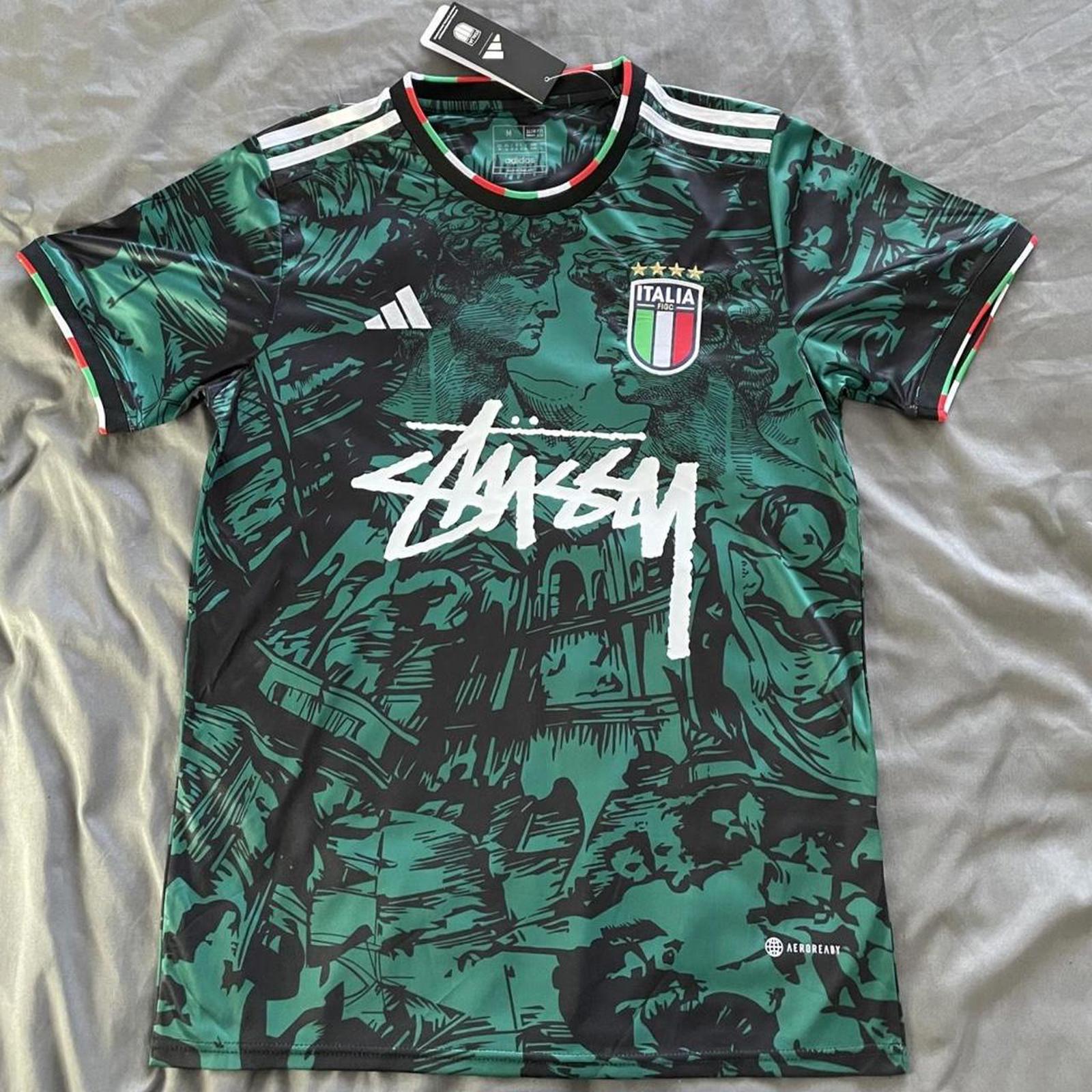 Stüssy Men's Green and Multi Tshirt